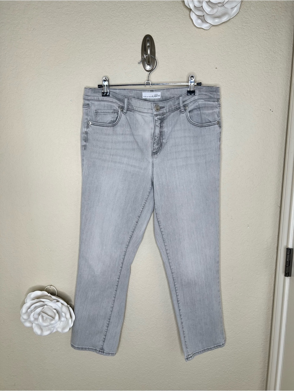 NTM: LOFT Modern Kick Crop Jeans 29/8 Light Gray Stretch Denim
